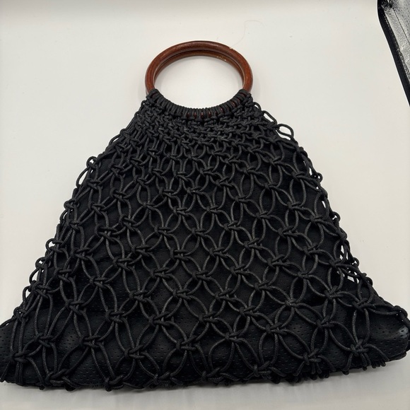 URBAN EXPRESSIONS BLACK WEAVED BAG CERTIFIED VEGAN BROWN WOOD HANDLES - Picture 1 of 8
